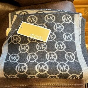 NWT Michael Kors scarf